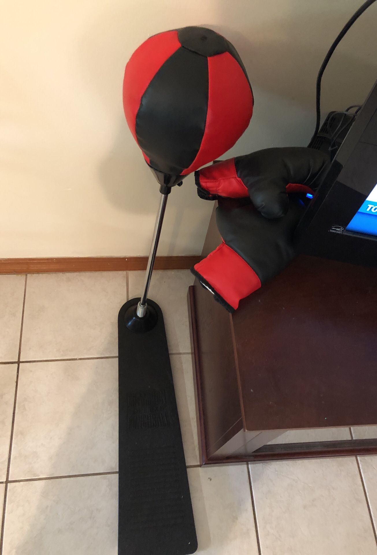 Champion Deluxe Punchball boxing with gloves