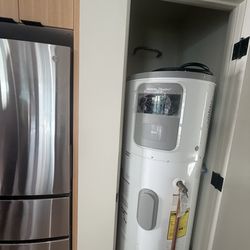 BRAND NEW HEAT PUMP WATER HEATER 80GAL