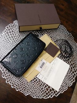 NEW with Receipt Authentic Louis vuitton zippy wallet