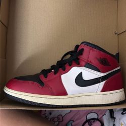 jordan 1 mid chicago toe