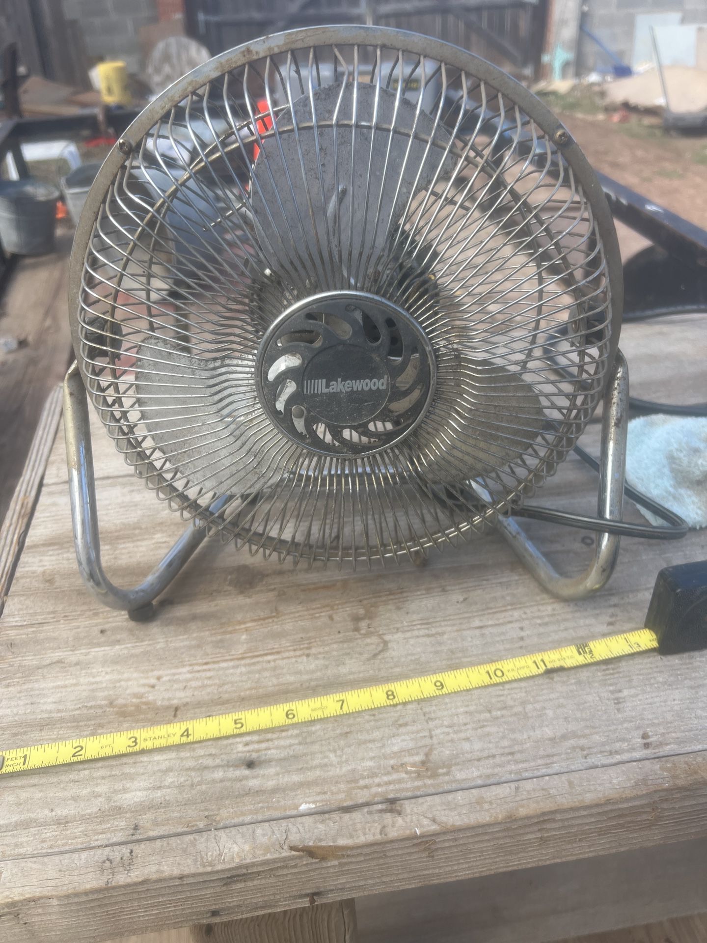 nice vintage metal fan   it works like ot should