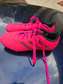 Pink soccer cleats size 3.5