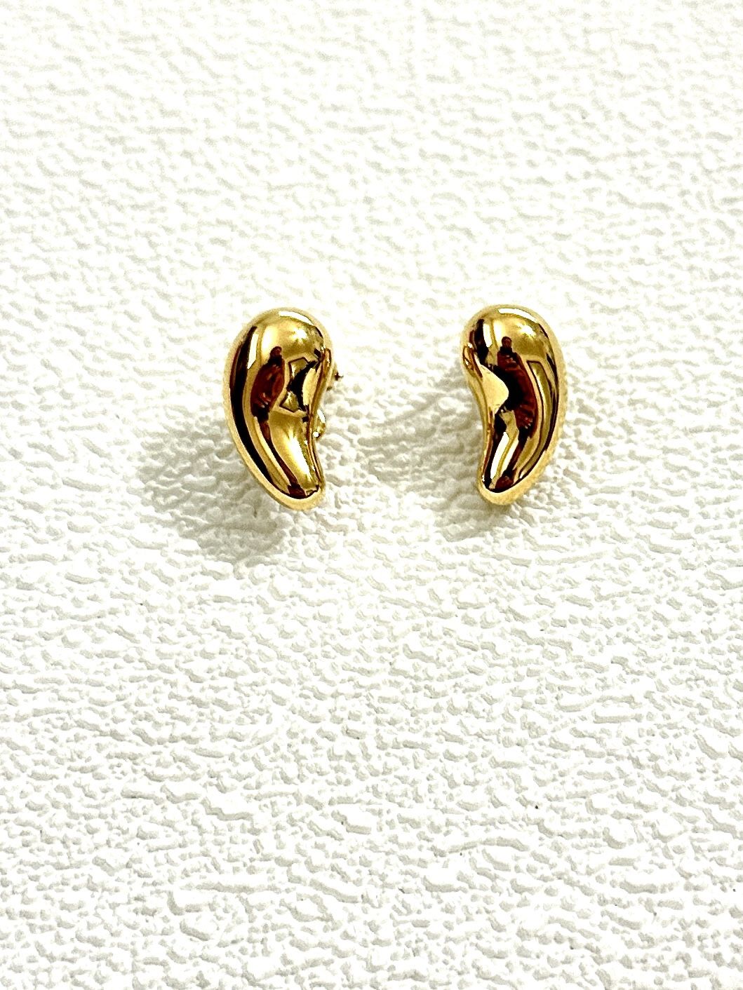 Authentic Tiffany & Co. Elsa Peretti Yellow Gold Bean Clipback Earrings