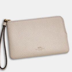 Coach Pebbled Leather Wristlet – Cream (Excellent Condition)