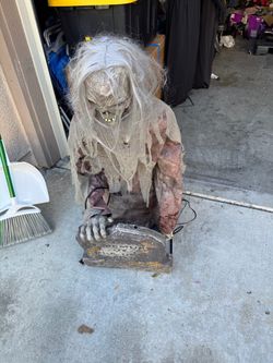 Halloween animatronics