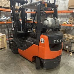 Forklift 