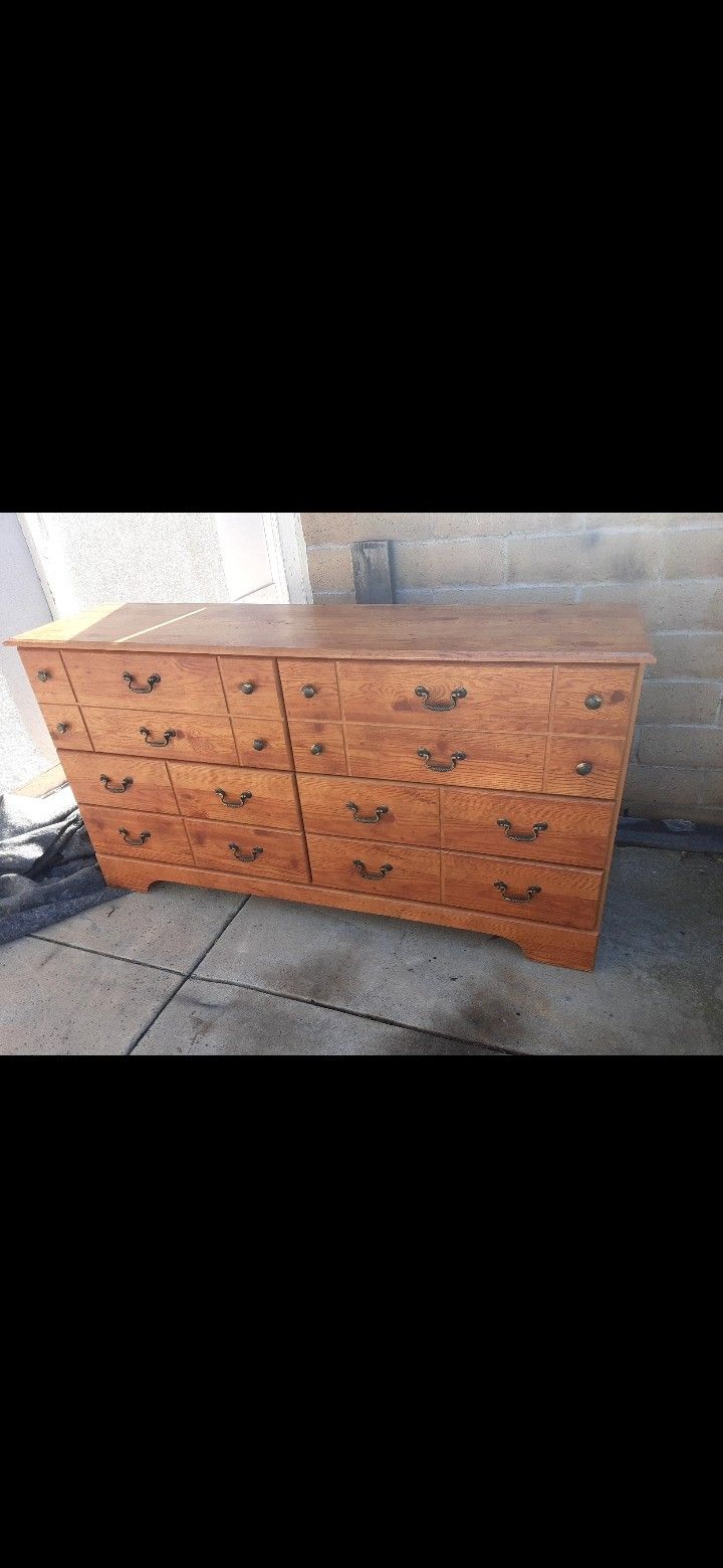 NICE SIZE CLEAN 6 DRAWER MDF DRESSER CAN HELP DELIVER LOCAL IF NEEDED