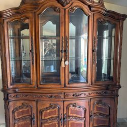 Vitrina/China Cabinet