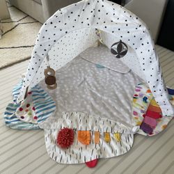 Lovevery Play Gym w Sensory Strands & Tent