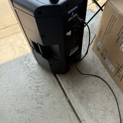 Mackie loud Speaker PA System