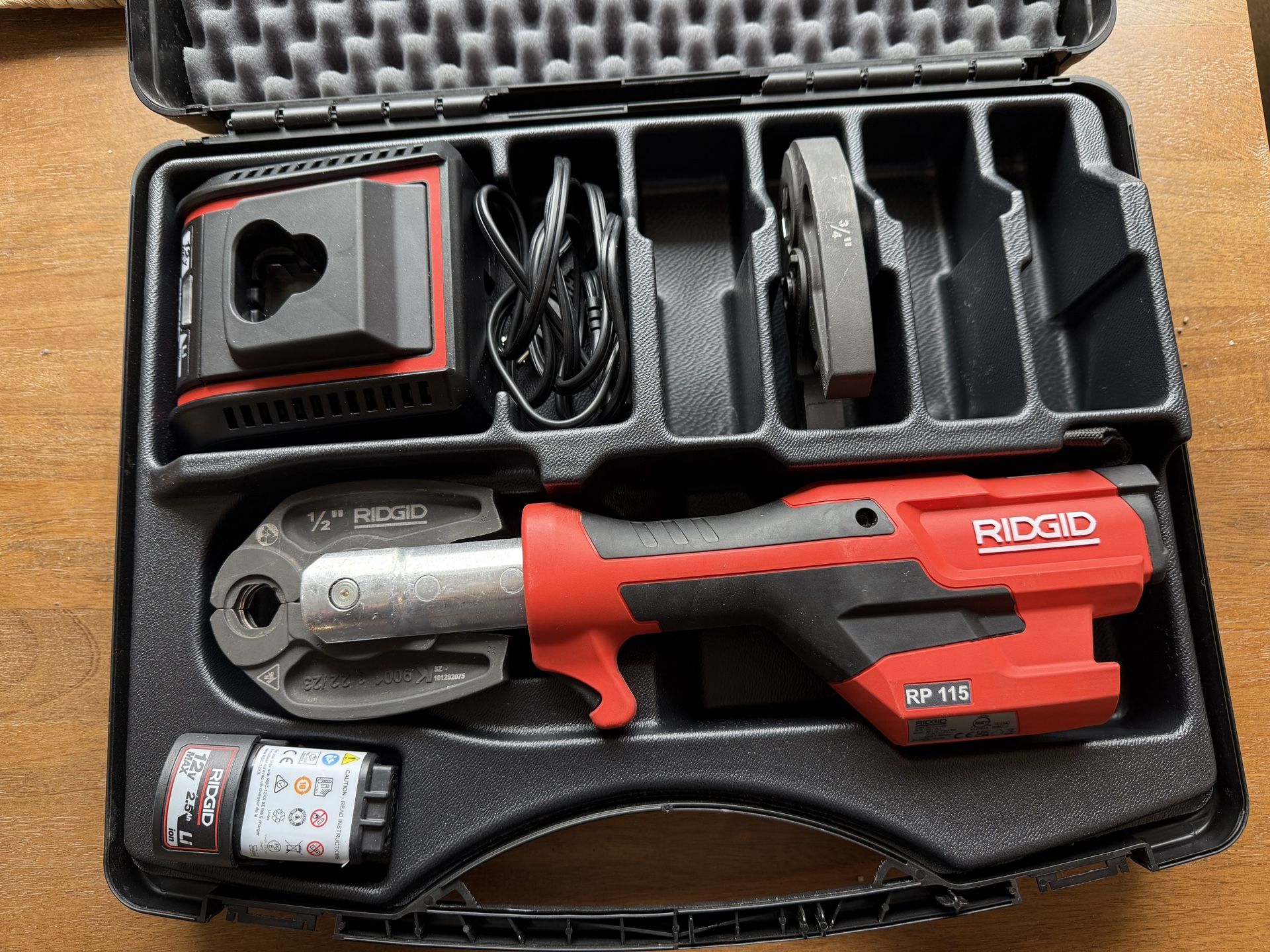 RIDGID Cordless Press Tool Kit with 1/2" - 3/4" ProPress Jaws, Battery, and Charge
