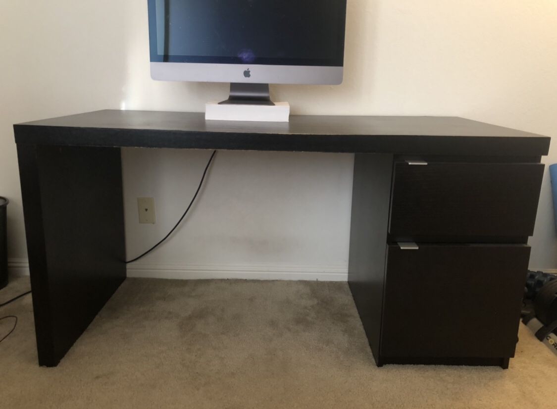 Desk With 2 Drawers