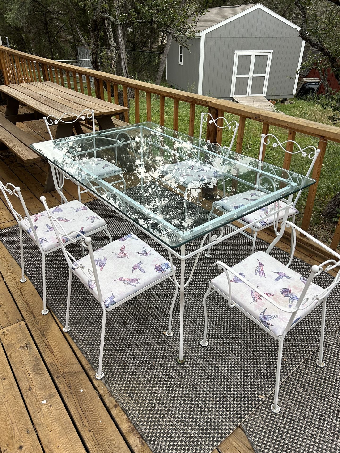 Beautiful patio table and 6 chairs in excellent condition! This is a solid wrought iron patio set!