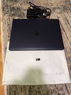 Alienware 15 Gaming RTX5060 512GB 16GB Laptop DA15265 with Power Adapter