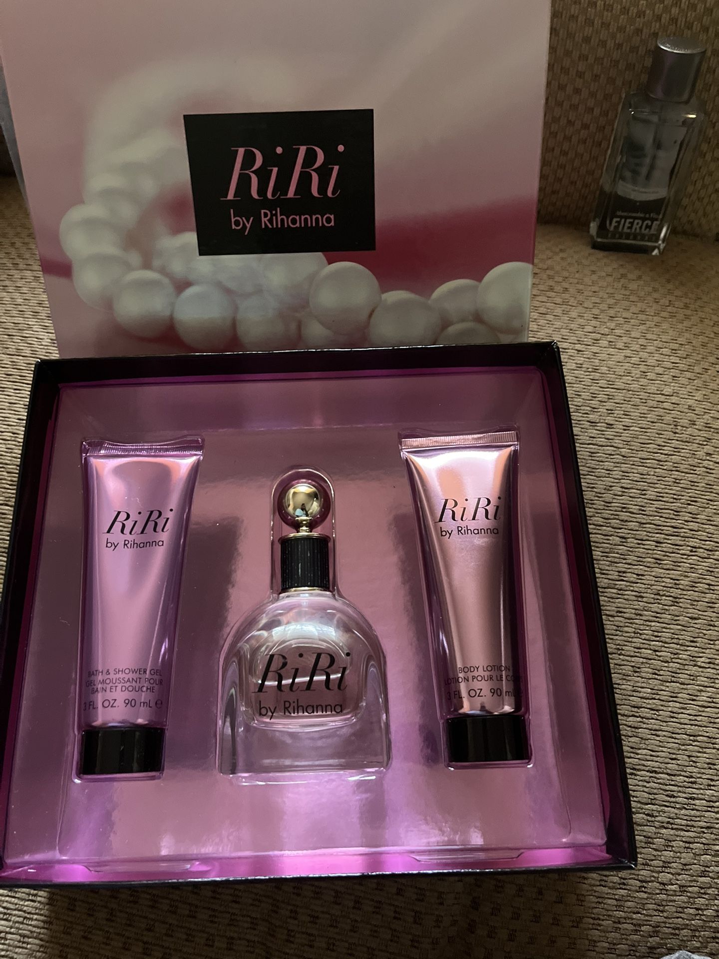 Riri By Rihanna Perfume Set