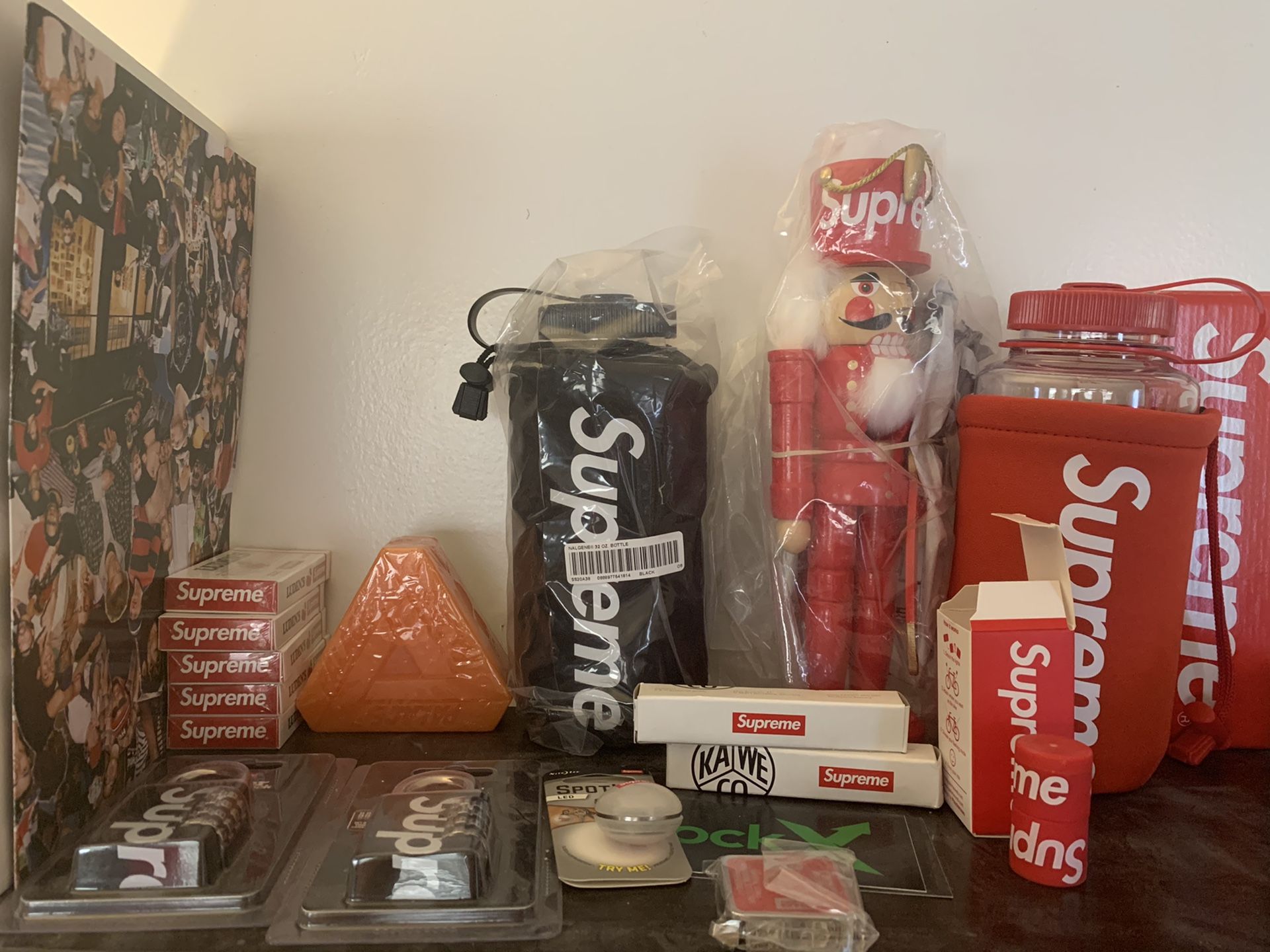 Supreme, Accessories