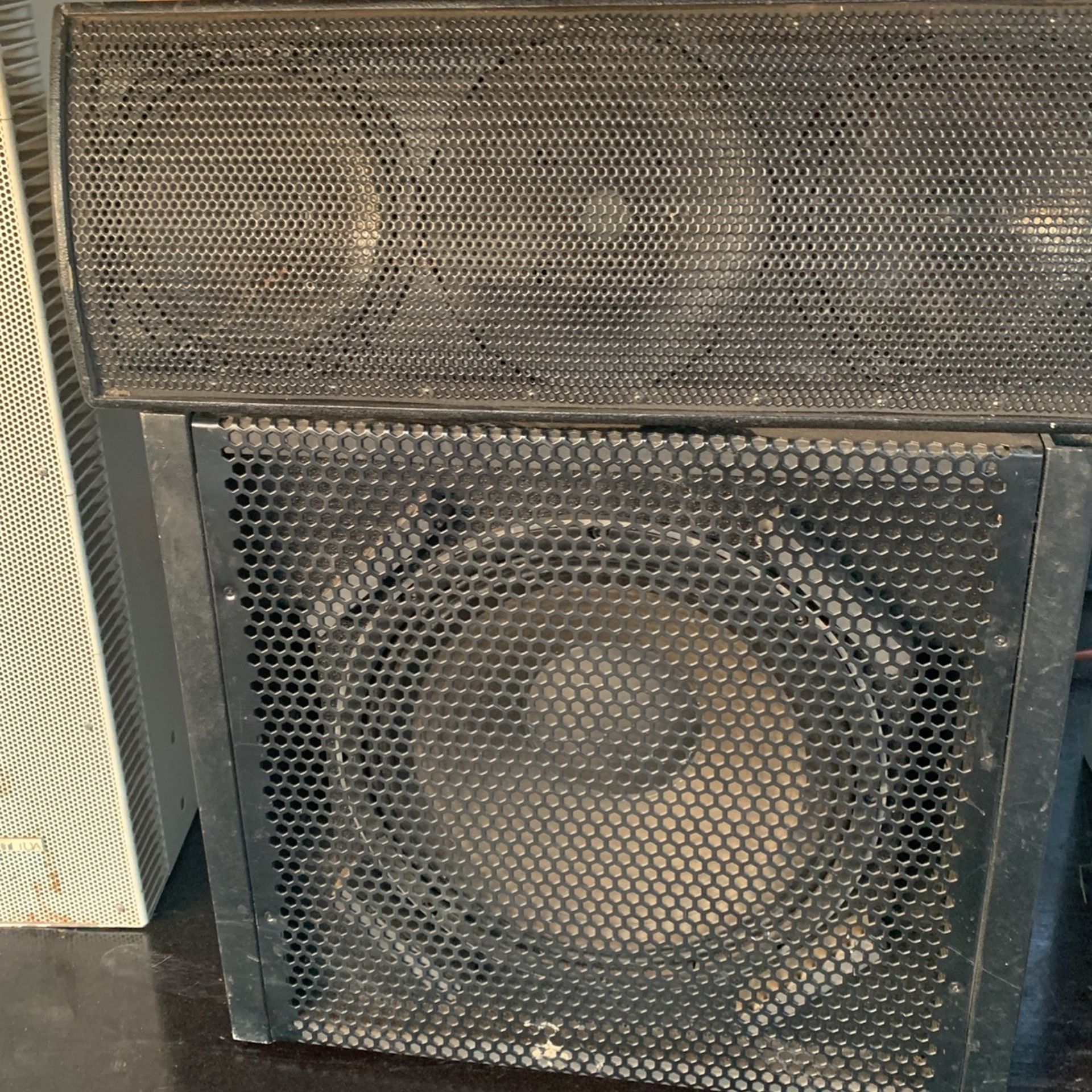 Subwoofer Linz-106sub And Three Speakers TAO And EAW