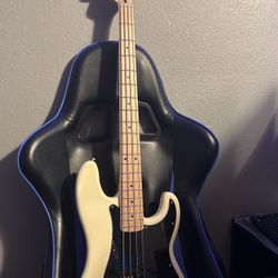 Squier Affinity Series Precision Bass PJ Maple Fingerboard Olympic White