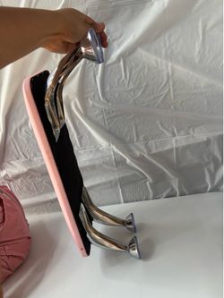 Hand resting for nails