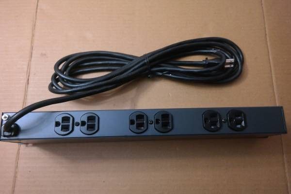 Tripp lite RS-0615-R Power strip. Rackmount metal 6 rear face outlet