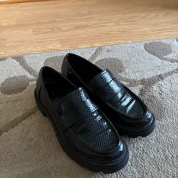 Zara Women’s Black Leather Loafer, Size 40