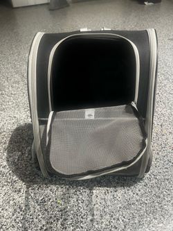 Pet backpack carrier
