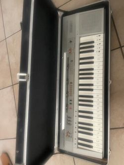 Vintage Casio CT-310 keyboard