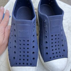 Boys native Shoes Size 3