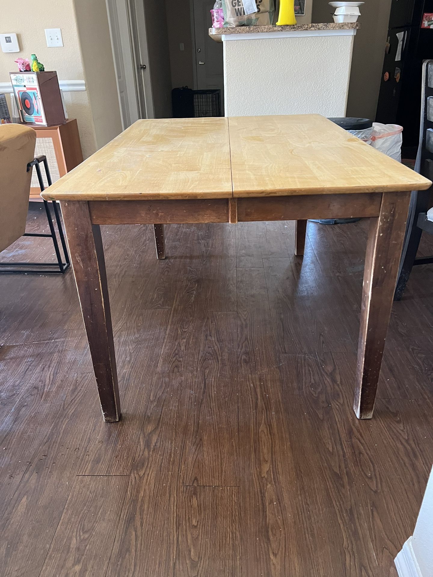 Extendable Table With 2 Chairs for Sale in El Paso, TX - OfferUp