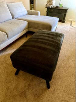 Lift top storage ottoman