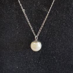 Single Cultured Pearl On Chain.