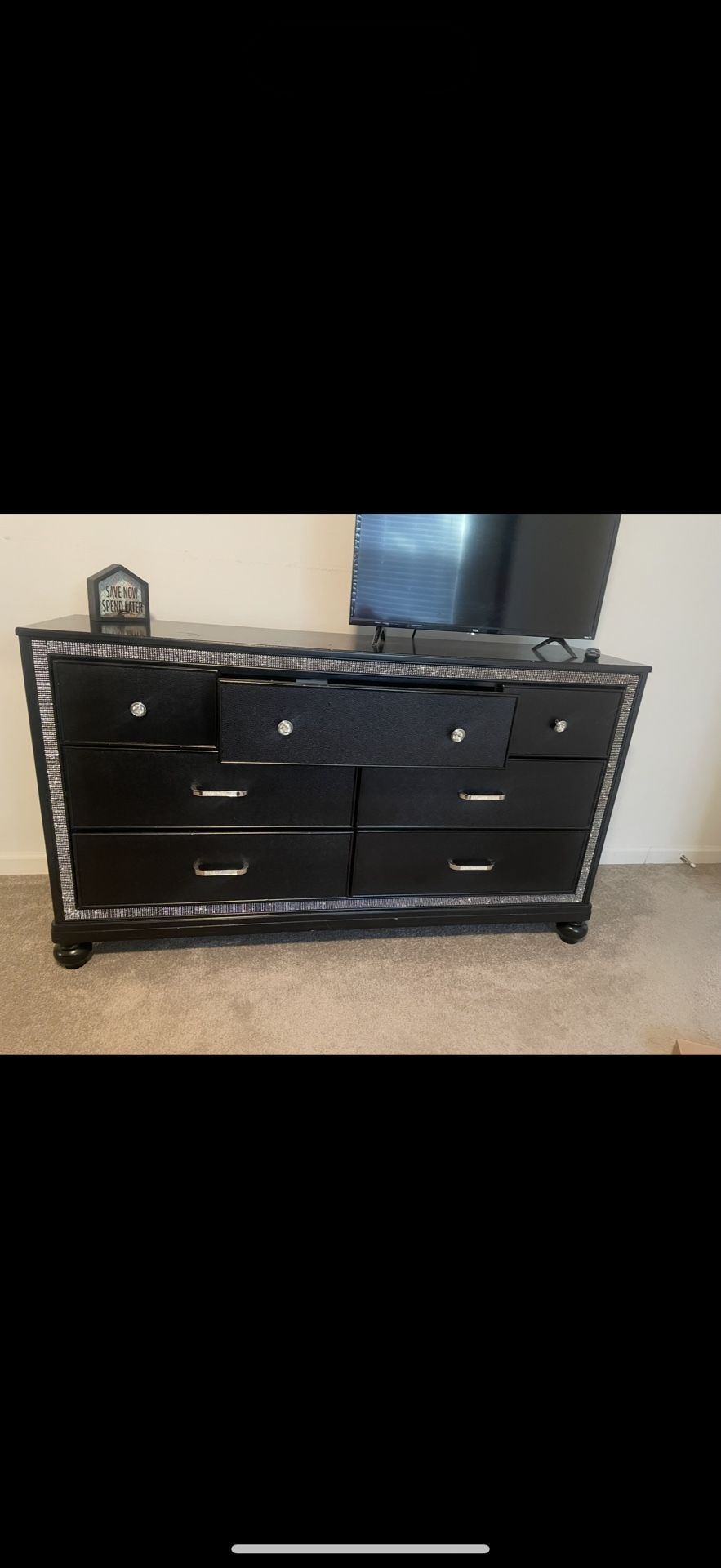 Black Bedroom Set. (I’ll Take any Price Offers)