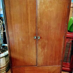 Beautiful Broyhill Solid Wood Chest Closet
