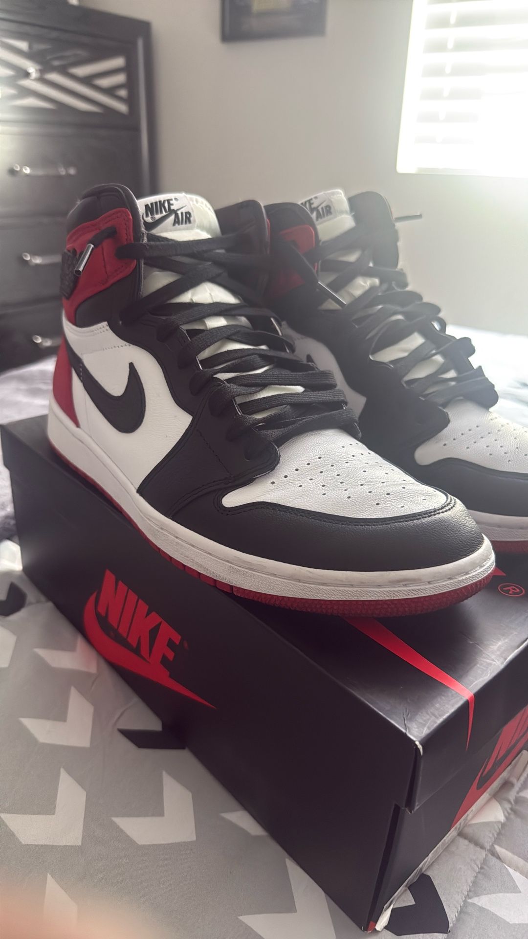 Jordan 1 Satin Black Toe
