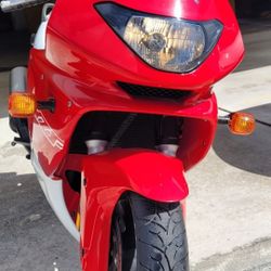 yamaha  classic YZF 600 R 1997  deltabox 14.000 miles original in storage from 2009  in 27  years 519 miles for year 1 OWNER  runs and drive , new ser