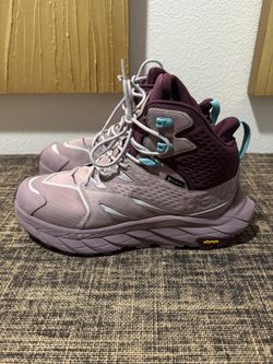 Hiking Hokas Size 8.5