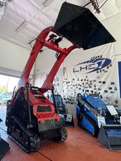 25 HP Kubota Diesel Mini Skid Steer – 39.5 in Wide & 92.5 in Dump Height