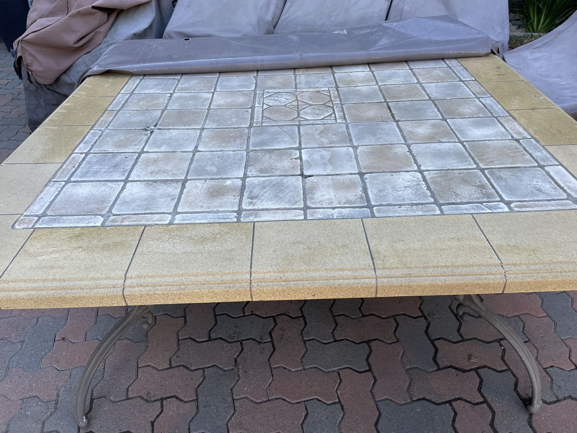 Tropitone Patio Table/ 8 Swivel Chairs