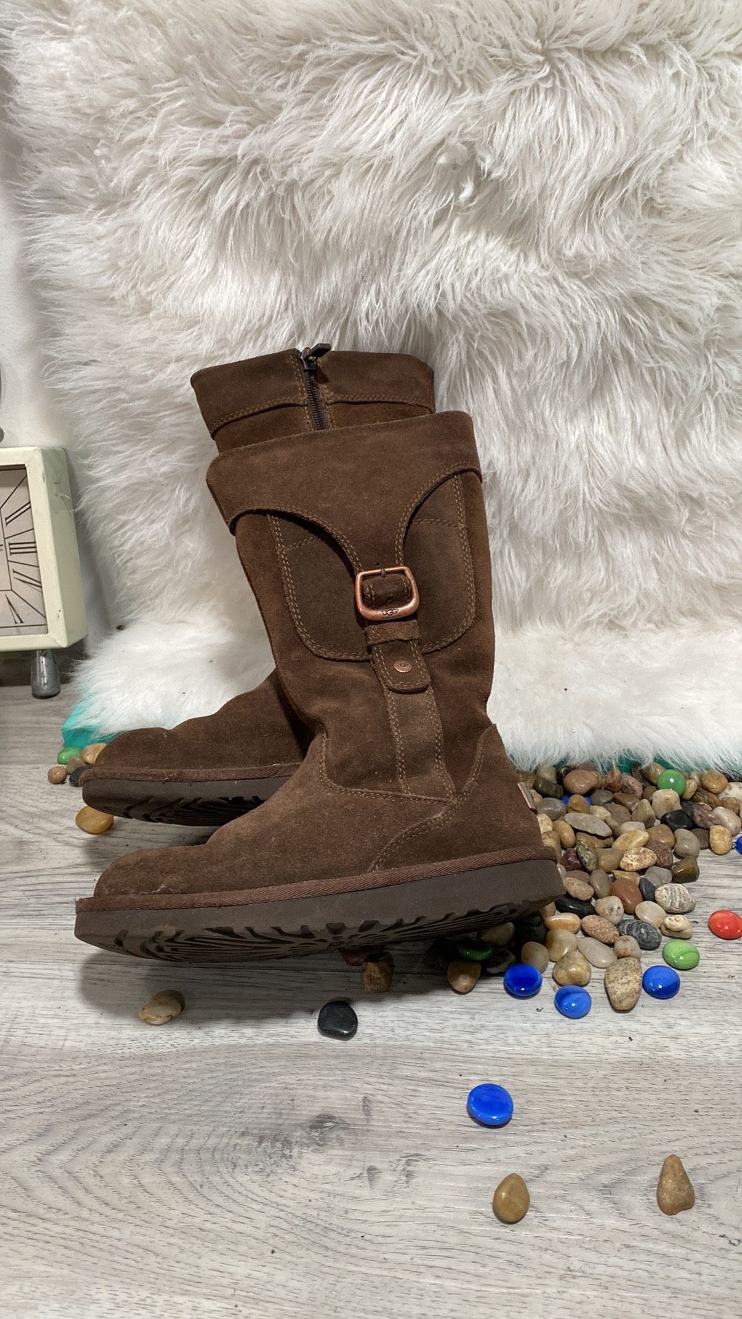 UGG AUSTRALIA Cargo 5918 Girls Sheepskin Suede size 2 youth