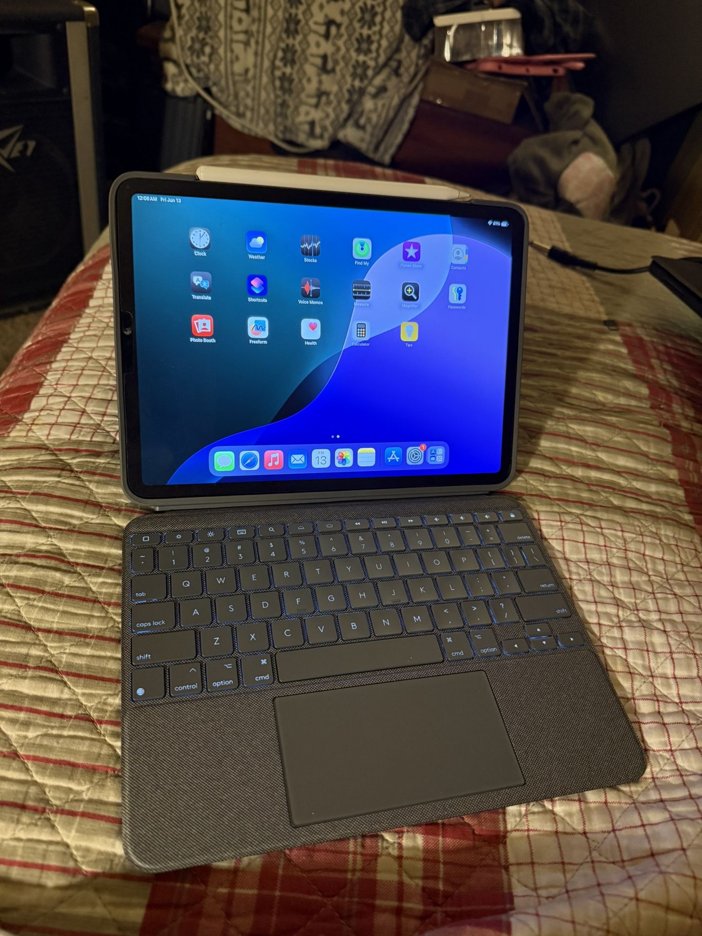 iPad Pro 11” 64gb with keyboard case and pencil