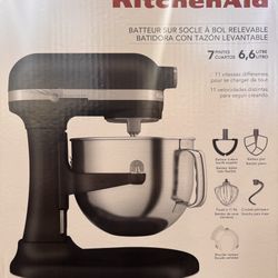 BRAND NEW- KitchenAid 7 QUART BOWL-LIFT STAND MIXER 