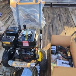 Dewalt gas 4cycle (Honda)  3600psi pressure washer