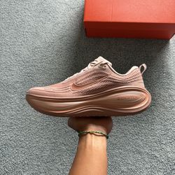 Nike Vomero Plus Rose Gold
