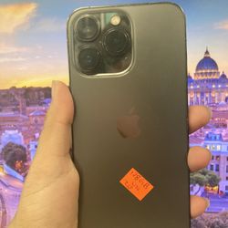 Factory Unlocked Iphone 13 pro 128 gb comes with store warranty 