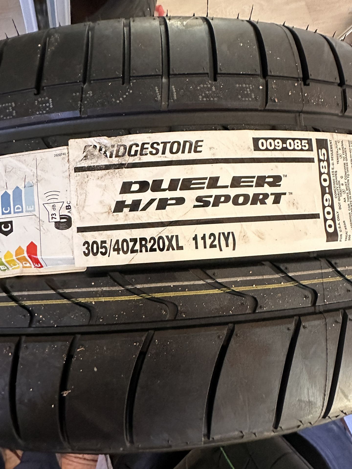 Tires 305/40/20