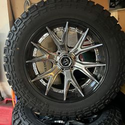 Fuel Catalyst Wheels 33X12 50 R20 LT Kenda Kleaver RT Tires 80% Tread Left Beautiful Condition 