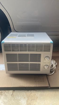 5000 btu AC unit clean and ready