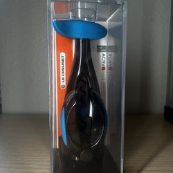 Le Creuset Lever-Style Wine Opener with Foil Cutter & Stand
