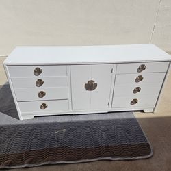 Tomasville 12 dresser white with 4 center drawers