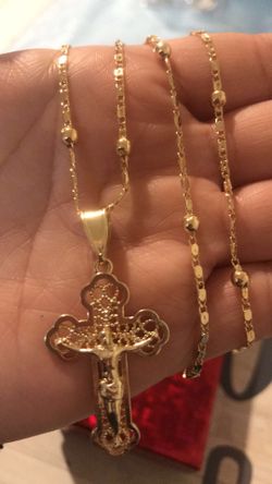 Plated gold chain and cross ✨✨✨